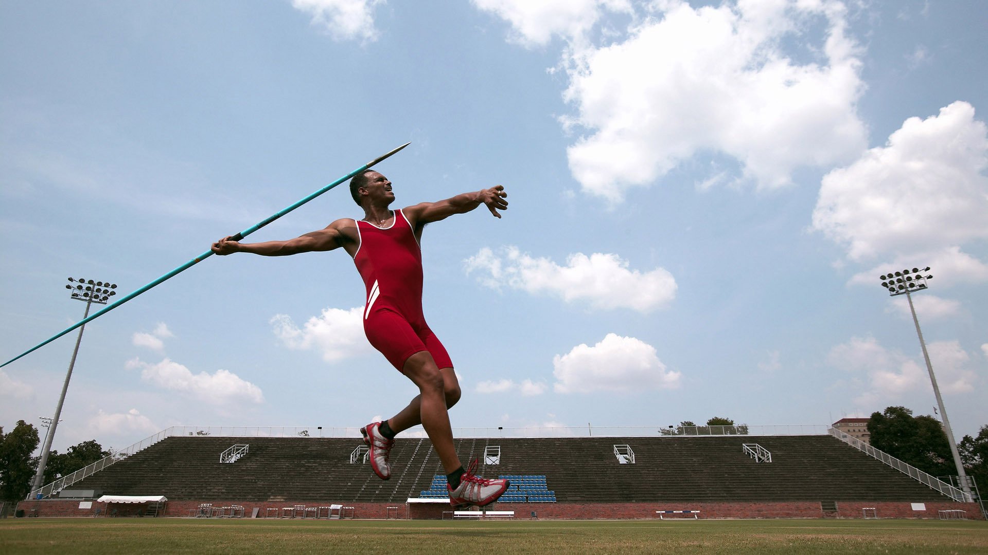 年度焦点之战，沙特强压加拿大，能源棋局与战略转向